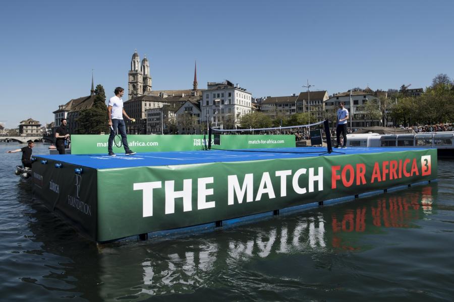 Roger Federer i Andy Murray zagrali w tenisa na... wodzie
