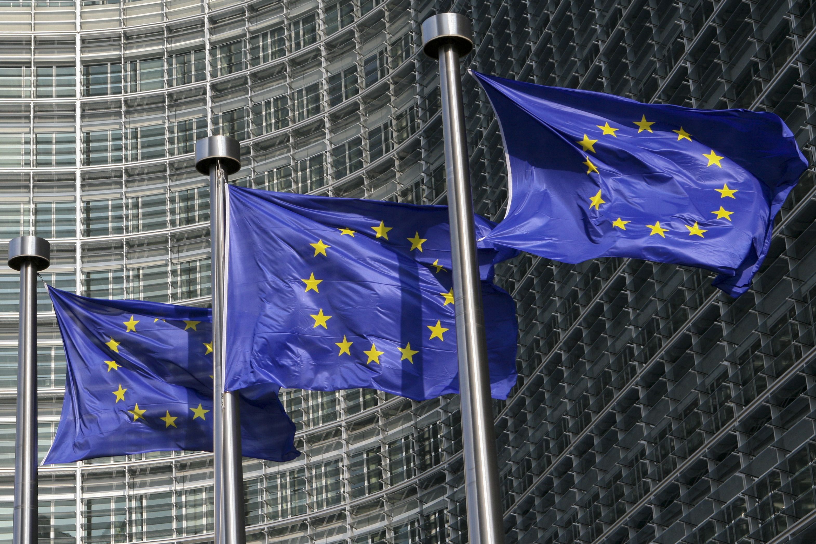 Nowy pomysł na walkę z drożyzną paliw. Komisja Europejska sprawdza windfall tax