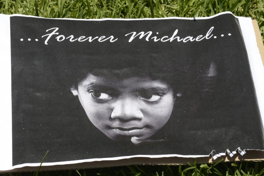 Fani oddali hołd Michaelowi Jacksonowi