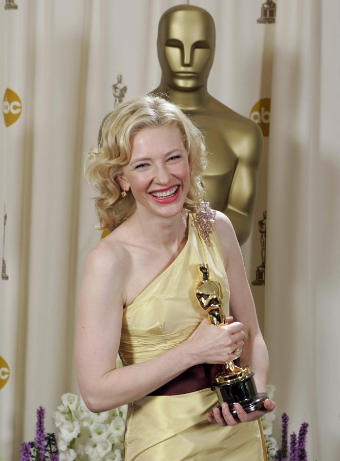 Cate Blanchett z Oscarem za rolę w "Aviatorze"