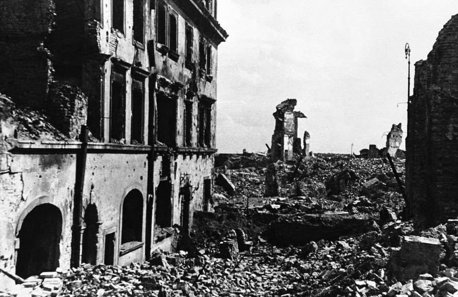"Całkowicie oczyścić miasto z ludzi i dóbr" - nakazał generał Smilo von Luettwitz, dowódca 9. Armii. Wehrmacht skrupulatnie wykonał ten rozkaz