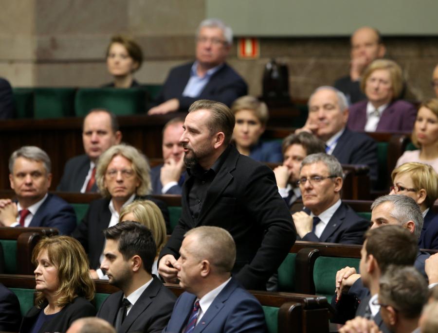 Piotr Liroy Marzec z Ruchu Kukiz'15 składa ślubowanie podczas pierwszego posiedzenia Sejmu VIII kadencji