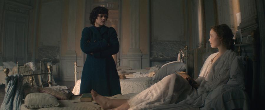 Soko i Lily-Rose Depp w filmie "La danseuse"
