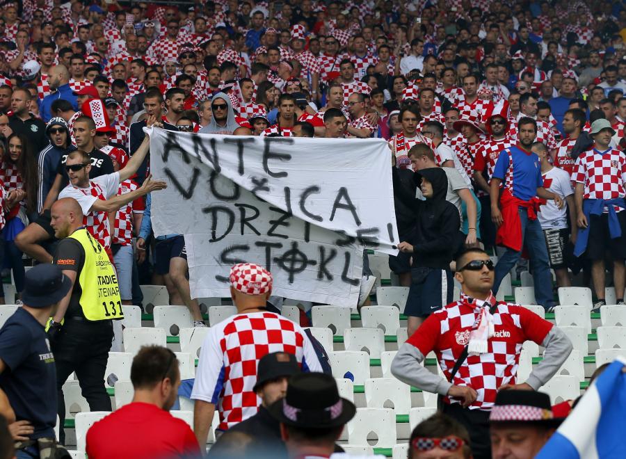 Najpierw Anglicy i Rosjanie, teraz Chorwaci. Kolejni kibice zakłócili mecz Euro 2016