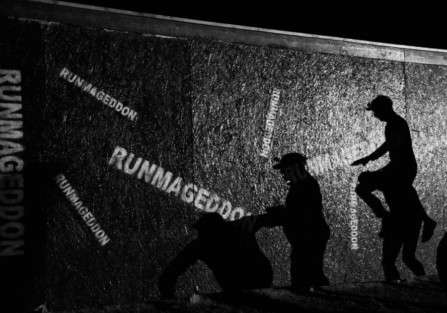 Zdjęcie z fotreportażu "Runmageddon" autorstwa Adama Warżawy