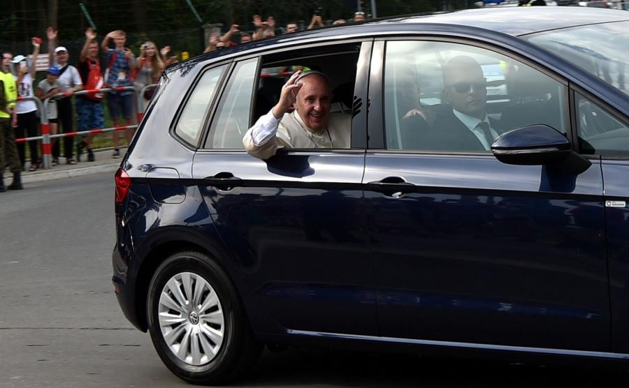 Zdjęcia Papież tani jak Franciszek. Maybacha u niego nie