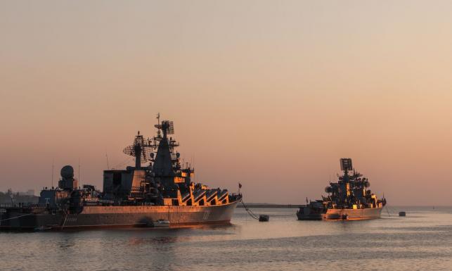 Ćwiczenia Floty Czarnomorskiej na tle manewrów NATO. Rosja: Dobre uzupełnienie